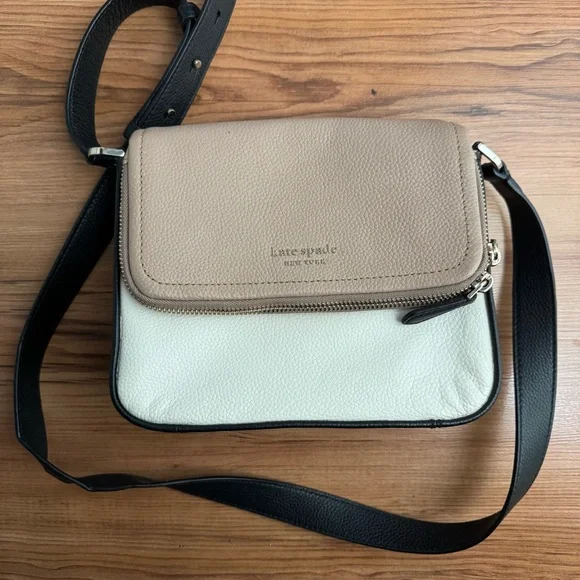kate spade front flap crossbody bag - Picture 1 of 5